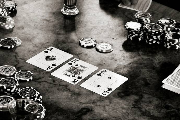 Почему так много игроков терпят неудачи в покере?