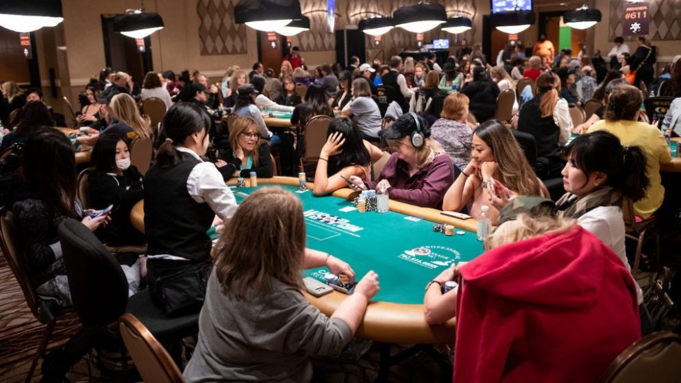 Топ-10 девушек в покере 2021
