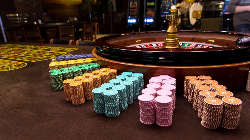 10 тысяч казахстанцев запретили себе казино